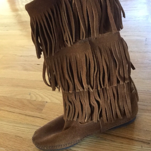 Three Layer Fringe Minnetonka Boots Size 6 - Picture 3 of 5